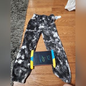 Treasure & Bond Fluffy Sleepwear Sweatshirt Top Black Raven Toe Dye New